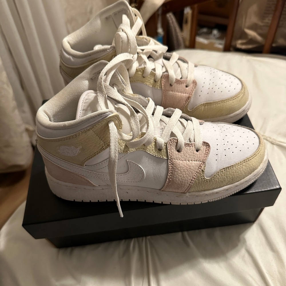 Hand painted air Jordan 1 mid